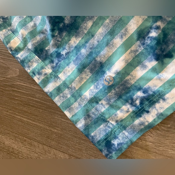 Lululemon THE T.H.E Shorts Lined 9in Tidal Stripe White Arctic Teal - Picture 5 of 6